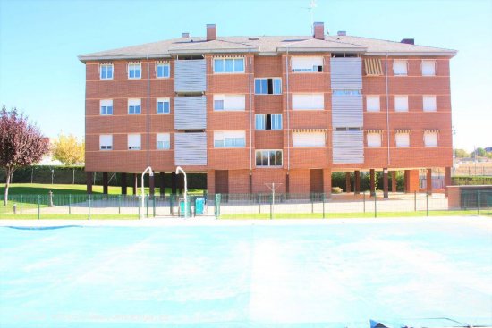 BAJO CON JARDIÍN DE 3 DORMITORIOS 2 BAÑOS Y JARDIN DE 203M2