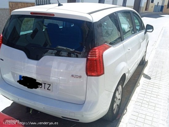 Peugeot 5008 Active 150 de 2016 con 260.000 Km por 8.000 EUR. en Cordoba