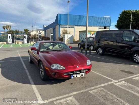 Jaguar XK8 COUPE de 1997 con 217.000 Km por 15.000 EUR. en Almeria