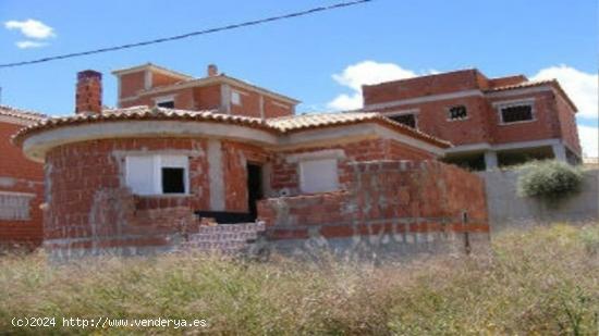 37 adosados en construción - ALICANTE