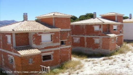 37 adosados en construción - ALICANTE