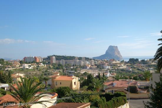 VILLA DE LUJO COMPUESTA POR 3 APARTAMENTOS INDIVIDUALES, TODO DE PRIMERA CALIDAD CON VISTAS AL MAR -