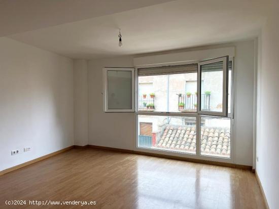 Venta de piso de 3 dormitorios en Cariñena - ZARAGOZA