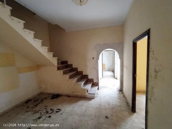 CASA ADOSADA EN VILLAMARTÍN ZONA CENTRO - CADIZ