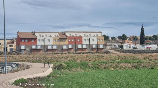  PARCELA URBANA 900 m2 con OBRA SIN TERMINAR en LA ALMUNIA DE DOÑA GODINA - ZARAGOZA 