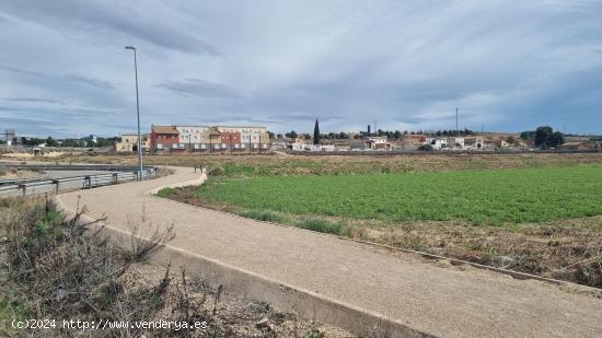 PARCELA URBANA 900 m2 con OBRA SIN TERMINAR en LA ALMUNIA DE DOÑA GODINA - ZARAGOZA