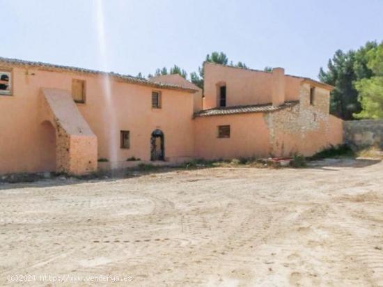 Finca de 67 ha con Masía de 1200 m2 y otra edificación de 600 m2 en Sant Pere de Ribes - BARCELONA