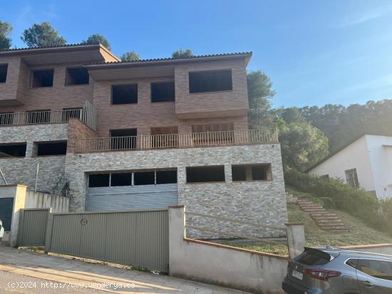 CASA ADOSADA EN CONSTRUCCIÓN A LA VENTA EN CASTELLVÍ DE ROSANES - BARCELONA