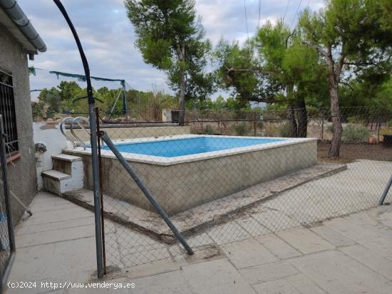 CASA DE CAMPO EN EL PARAJE DE SAN JOSE CON LUZ Y AGUA DOMÉSTICA - ALBACETE