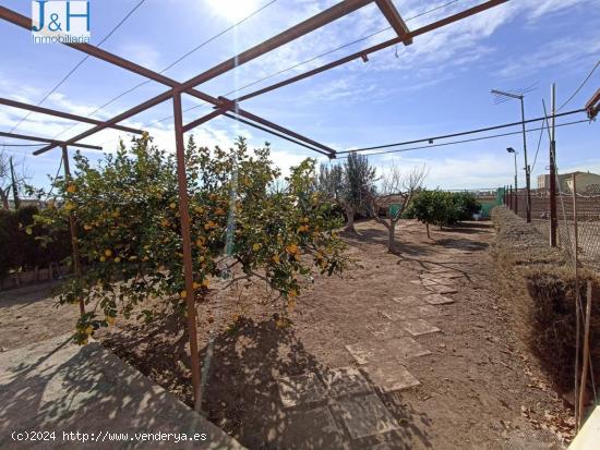 Casa de Huerta con Terreno - VALENCIA