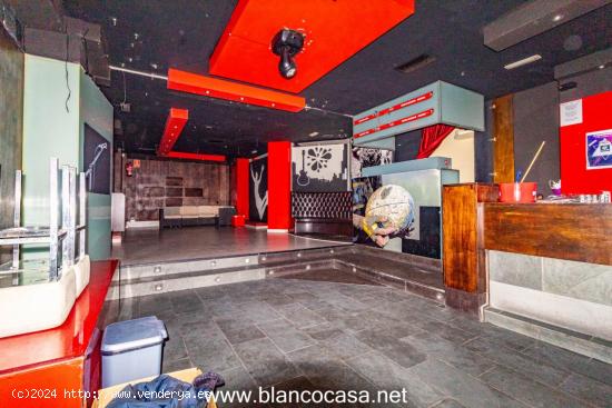 VENTA LOCAL COMERCIAL EN ZONA CENTRO DE LARACHA - A CORUÑA