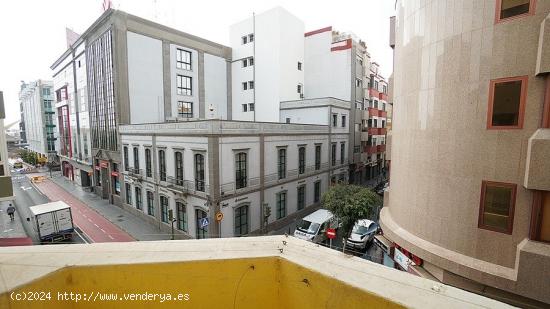 En venta edificio en el Parque Santa Catalina - LAS PALMAS