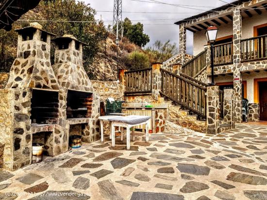 EXCLUSIVA FINCA ECOLOGICA CON BODEGA Y CASA RURALES  EN LA ALPUJARRA GRANADINA  DE  50HEC - GRANADA