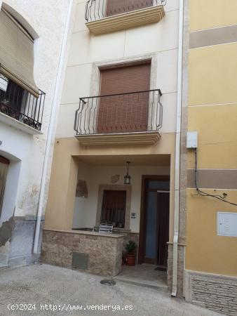 CASA FAMILIAR DE 4 HABITACIONES EN PURCHENA (ALMERIA) - ALMERIA