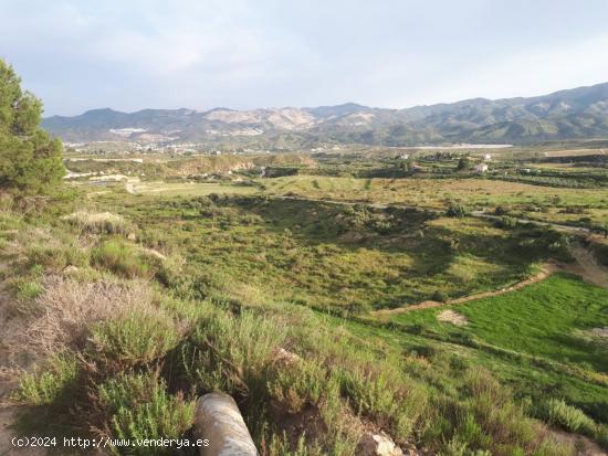 CORTIJO CON TERRENO A REFORMAR EN URRÁCAL,  ALMERÍA - ALMERIA