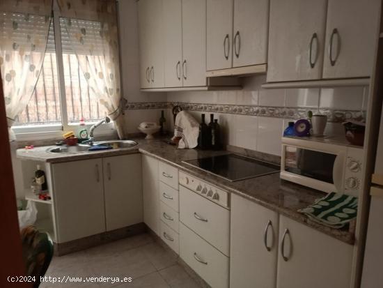 OPORTUNIDAD. PISO DE TRES HABITACIONES Y GARAJE EN OLULA DEL RÍO, ALMERÍA. - ALMERIA