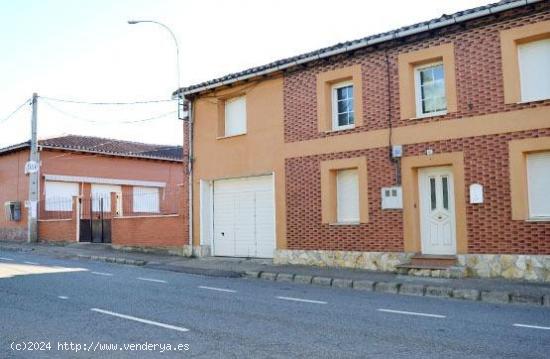  CASA CON TERRENO EN VILLAVERDE DE ARCAYOS - LEON 