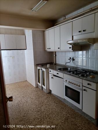 VENTA PISO 4 DORMITORIOS - LEON