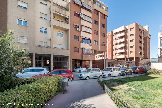 Plaza de aparcamiento en Palacio de Deportes - GRANADA