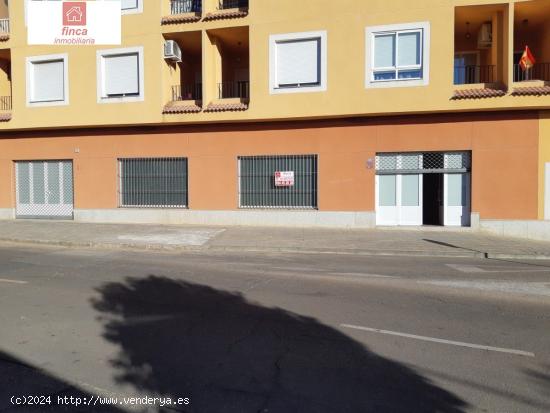  MONTIJO, ALQUILER LOCAL COMERCIAL EN ZONA DE PASO AMPLIO, DIAFANO, REJAS DE SEGURIDAD - BADAJOZ 