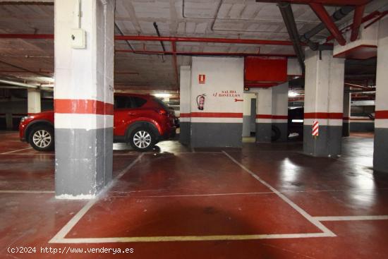 Alquiler de plaza de aparcamiento para coche grande en calle Rosselló, 41-45 - Barcelona - BARCELON