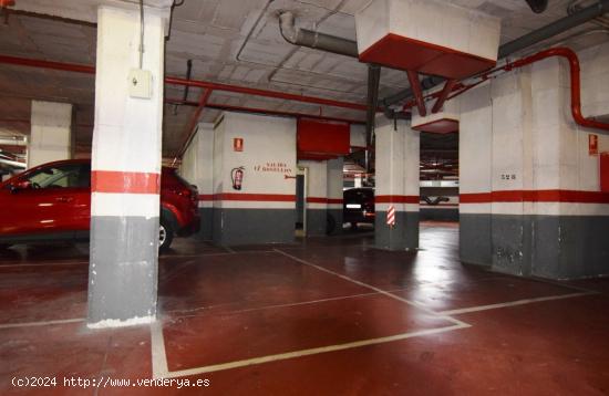 Alquiler de plaza de aparcamiento para coche grande en calle Rosselló, 41-45 - Barcelona - BARCELON