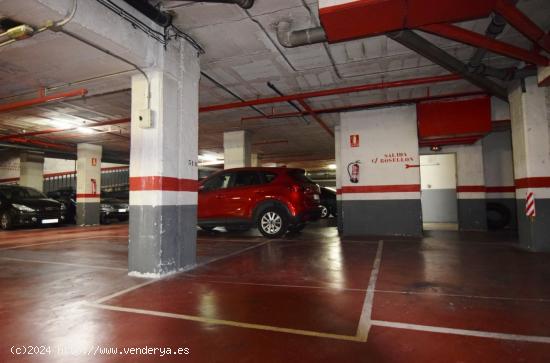 Alquiler de plaza de aparcamiento para coche grande en calle Rosselló, 41-45 - Barcelona - BARCELON