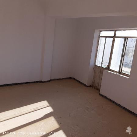 Piso en venta en Calle Pilar, 3º, 06200, Almendralejo (Badajoz) 30.000 € - BADAJOZ