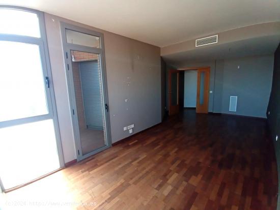 PISO DE 3 HABITACIONES, Y 2 BAÑOS - BARCELONA