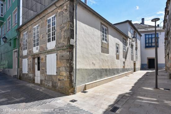 Casa Grande, en piedra, en el centro histórico de Vilalba - LUGO