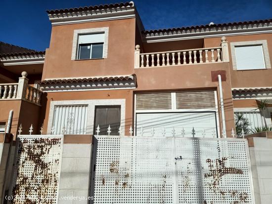 DUPLEX  4 HABITACIONES EN BARINAS - MURCIA