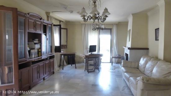 Casa a reformar en esquina en el casco antiguo de Marbella - MALAGA