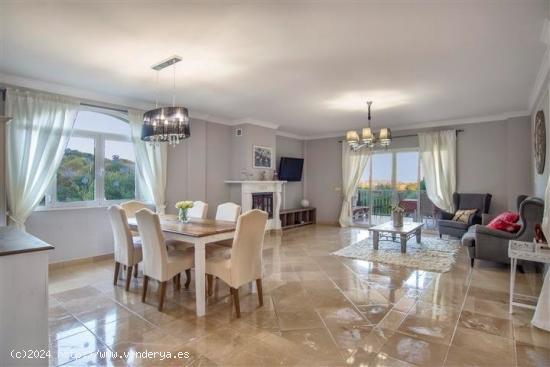 Preciosa villa situada en Riviera del Sol en urbanización privada - MALAGA