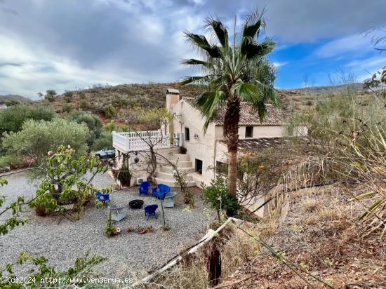 Autentico Cortijo reformado y ahora un exitoso centro de retiro - MALAGA