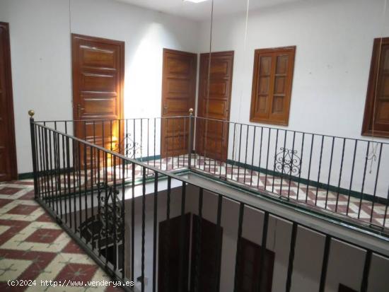 VENTA DE CASA EN EL CENTRO DE TOCINA (SEVILLA) - SEVILLA