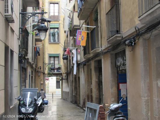 SE VENDE LOCAL COMERCIAL EN BARCELONA, ZONA EL RAVAL - BARCELONA