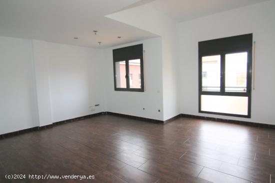 SE VENDE DÚPLEX EN VIC CON PLAZA DE PARKING, ZONA HABITATGES MONTSENY - BARCELONA