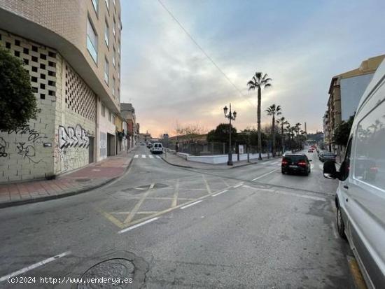 Gran local próximo al centro de Salud - MURCIA