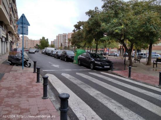 ESTUPENDA PLAZA DE GARAJE EN LOS ÁNGELES - ALICANTE