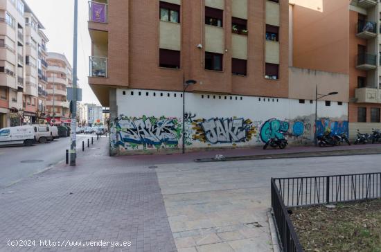 Cuartel de artillería, local comercial con salida de humos - MURCIA