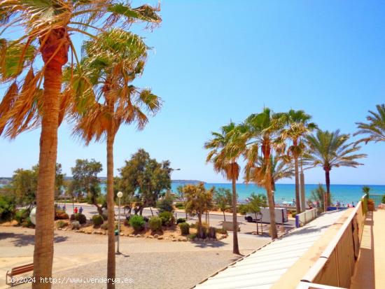 ¡¡ SE VENDE PISO CON TERRAZA A ESCASOS METROS DE LA PLAYA !! - BALEARES