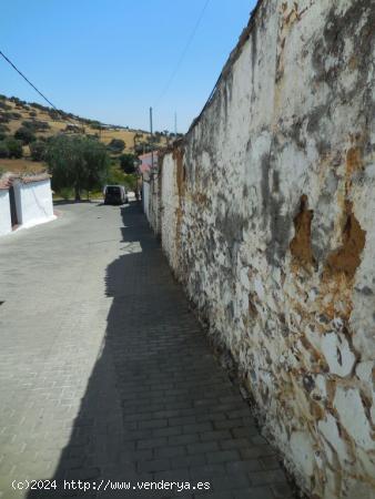 SOLAR EN LOS MORENOS (FUENTEOBEJUNA) - CORDOBA