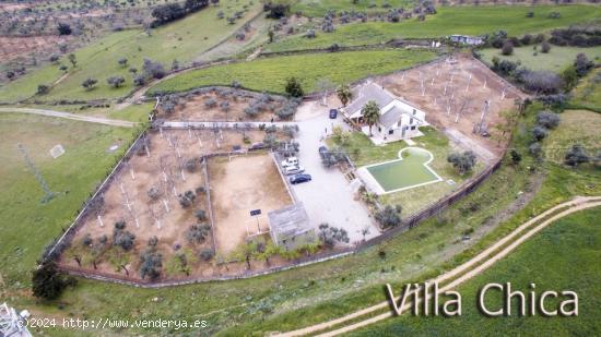  ESPECTACULAR CHALET CON PISCINA Y TERRENO - CORDOBA 