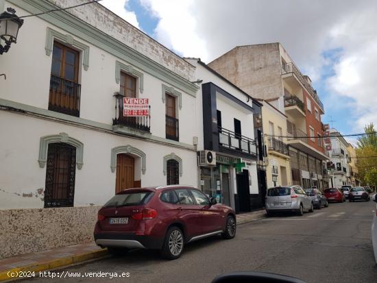 CASA DE 2 PLANTAS EN PLENO CENTRO DE PUEBLONUEVO - CORDOBA