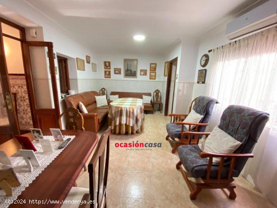 CASA CON TEJADO NUEVO EN EL CENTRO - CORDOBA