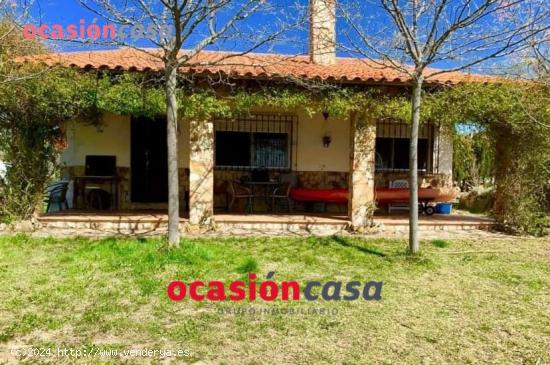 CHALET CON NAVE, OLIVOS Y PISCINA CON INCREIBLES VISTAS - CORDOBA