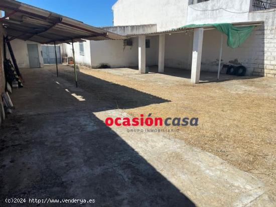  AMPLIO SOLAR CON CASA A LA VENTA - CORDOBA 