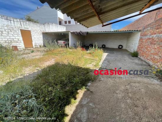 AMPLIO SOLAR CON CASA A LA VENTA - CORDOBA