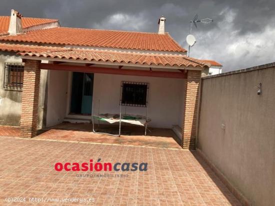  CASA CON AMPLIO PATIO Y TEJADO NUEVO - CORDOBA 