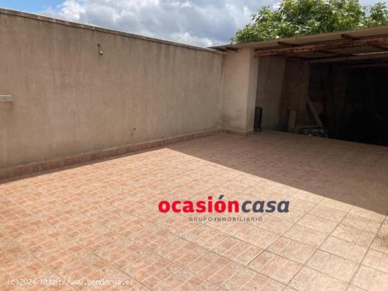 CASA CON AMPLIO PATIO Y TEJADO NUEVO - CORDOBA